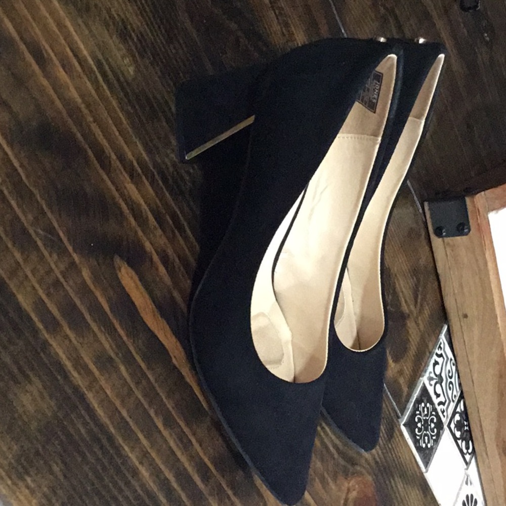 Jones New York Black Suede Block Heeled Pumps with Pretty Gold Detail Size 7.5